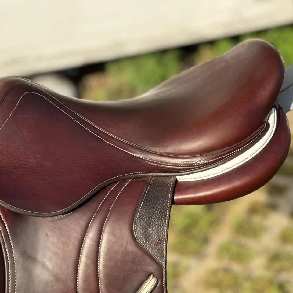 CWD SE03 Springsattel 17″ Braun mit weißem Keder – Ansicht 6